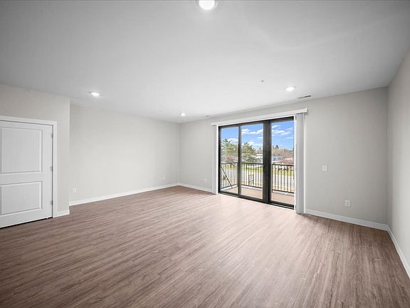 3rd image of 1303 Post Dr NE #202