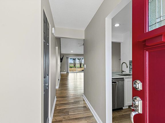 5th image of 1019 Pheasant Cir