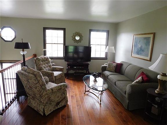 4th image of 125 W Christie Ave