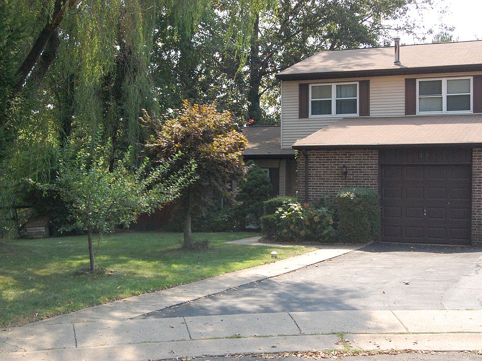1st image of 15 Prince Philip Ct