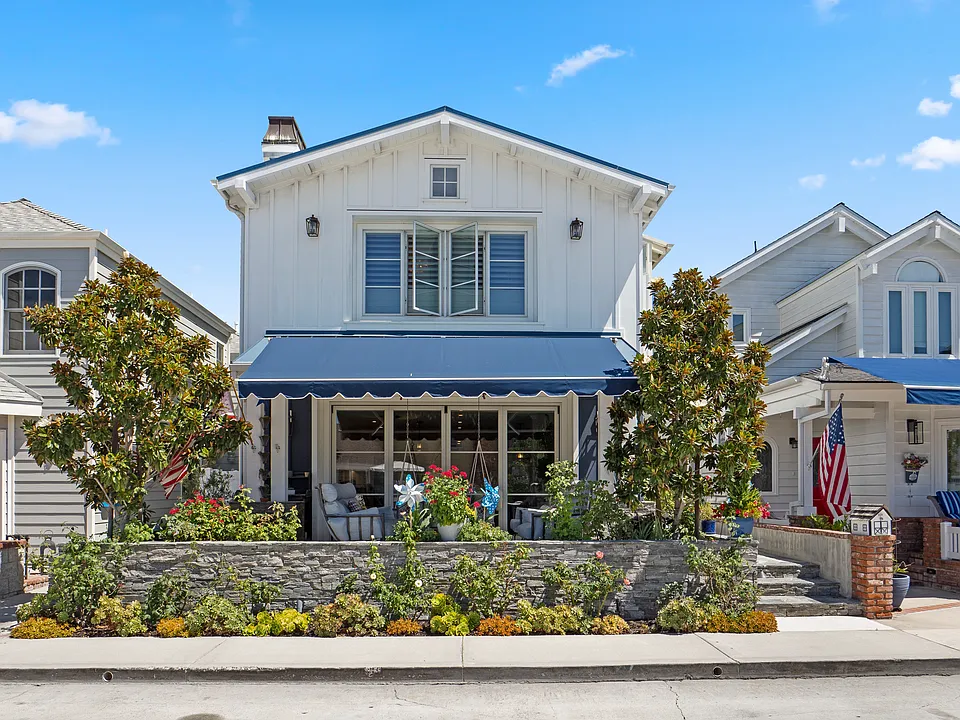 220 Collins Ave