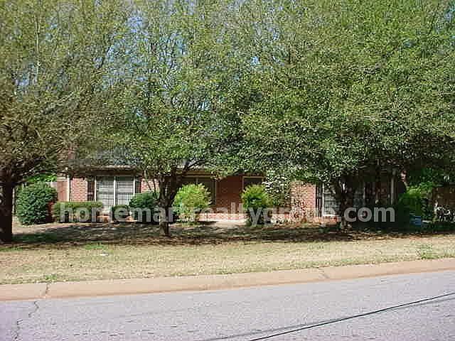 1st image of 2202B Wexford Dr