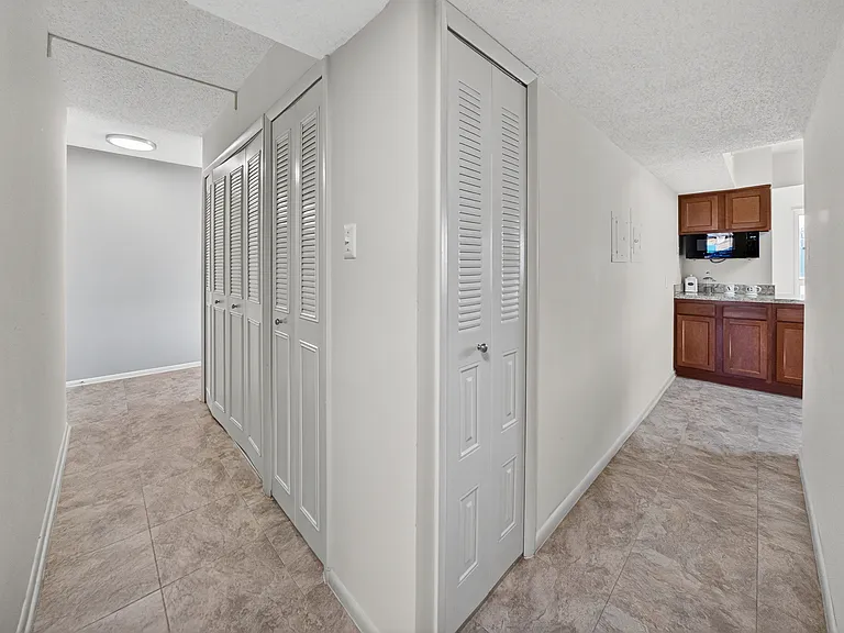 Brinkley House Apartments — Photo 18