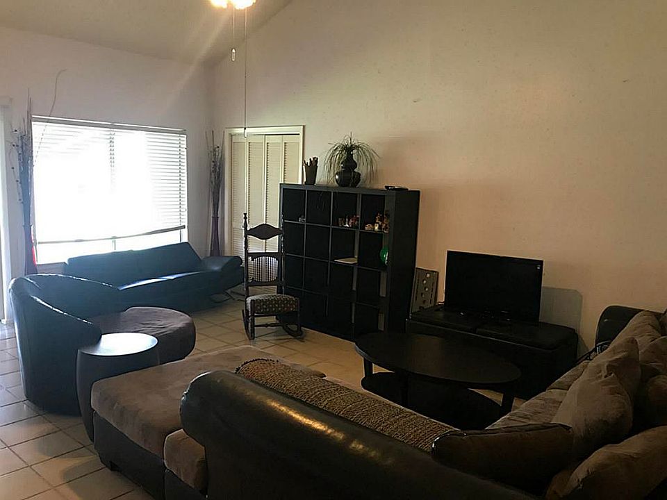 1st image of 522 Fair Oak Dr