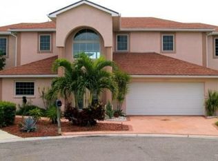 17440 2nd St E, Redington Shores, FL 33708