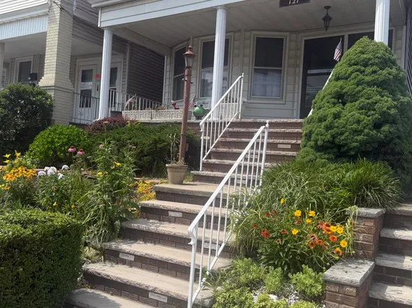 121 W 6th St, Bayonne, NJ 07002
