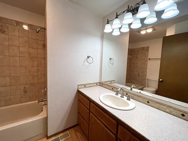 2228 137th St SE — Photo 17
