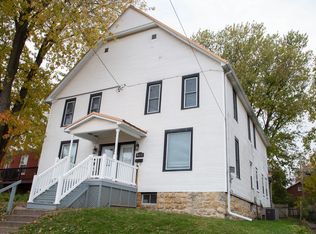 957 N Booth St, Dubuque, IA 52001