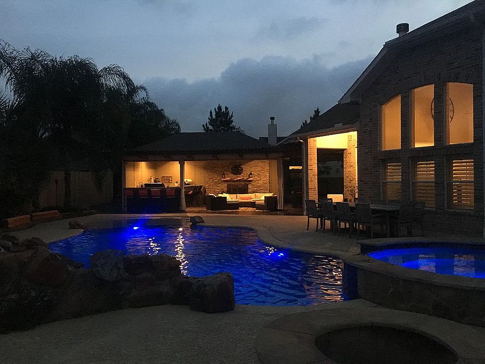 1st image of 320 Holly Branch Ln
