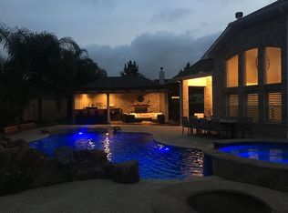 320 Holly Branch Ln, Kemah, TX 77565