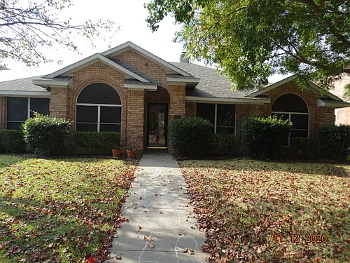 1300 Rosewood Ln Photo 1