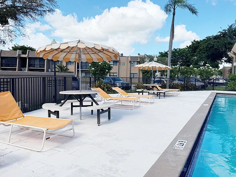Courtyards at Miami Lakes — Photo 6