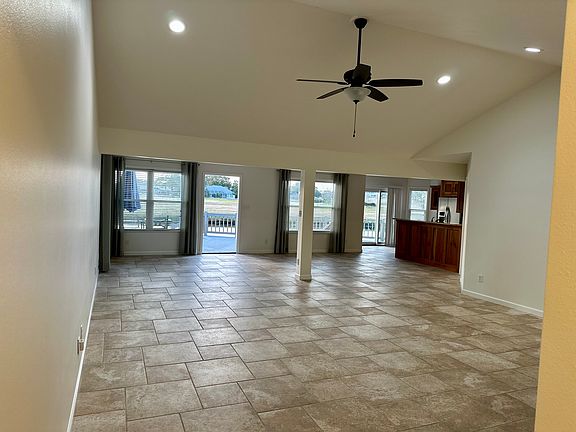 4th image of 1085 Lionsgate Ln