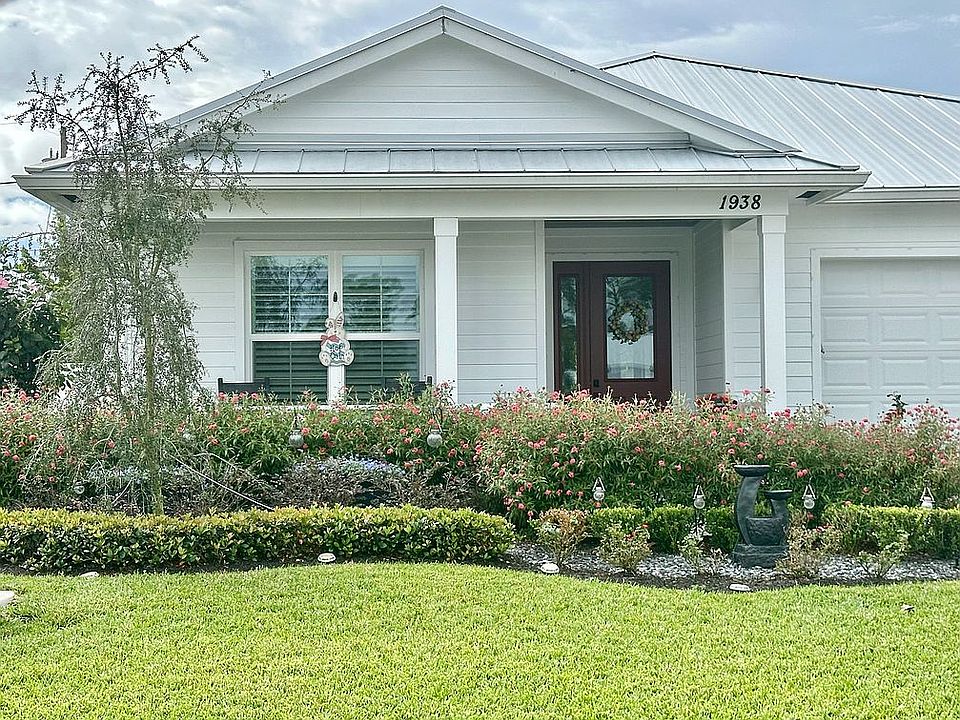 1st image of 1938 SW Pinewood Way