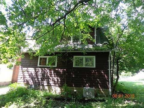 2nd image of 921 Everett Dr