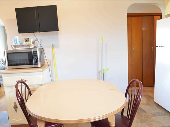4th image of 42 Elizabeth Ave