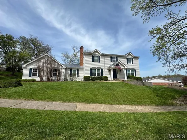 1723 Claymont Estates Dr, Chesterfield, MO 63017