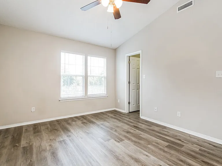1024 Penncross Dr — Photo 10