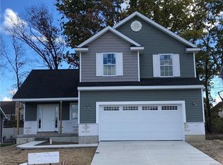 605 Cascade Ave, Fenton, MI 48430