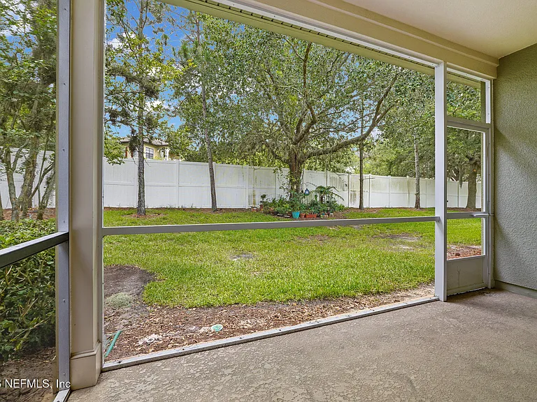 6791 Roundleaf Dr — Photo 4