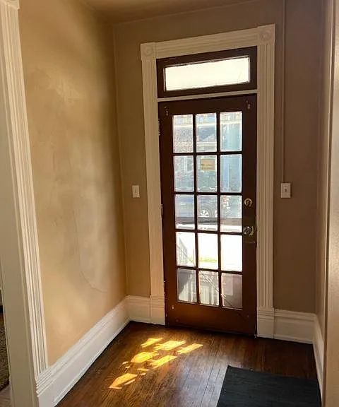 220 E Brady St #LOWER — Photo 2