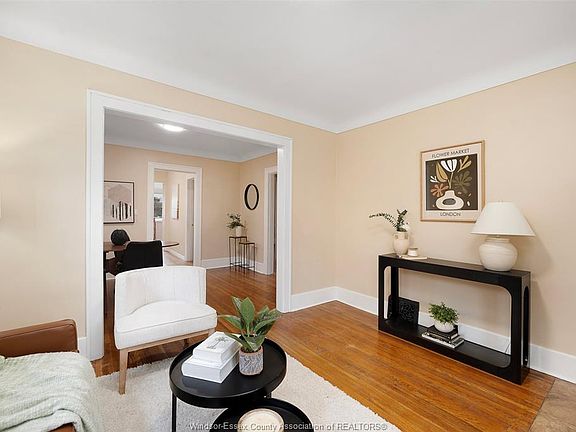 3rd image of 1006 Pillette Rd