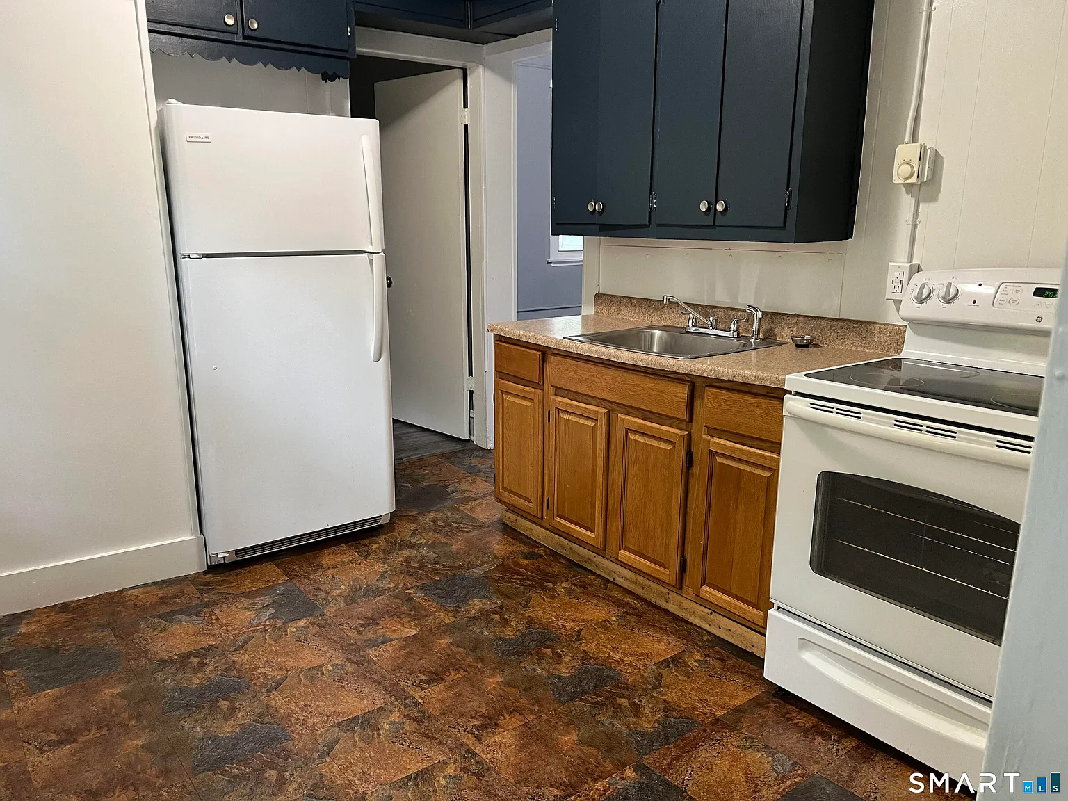 2 bed, 1.0 bath, 800 sqft, $1,495 — Photo 2