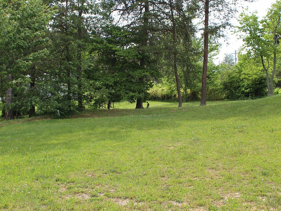 1st image of The Gardens Dr
