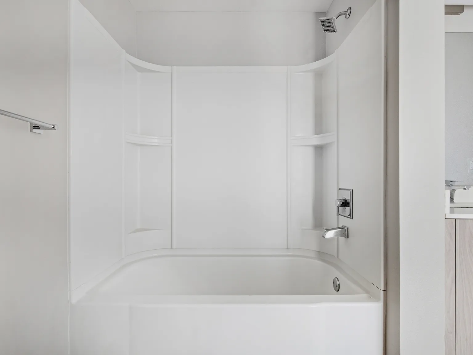 1 bed, 708 sqft, $2,900 — Photo 2