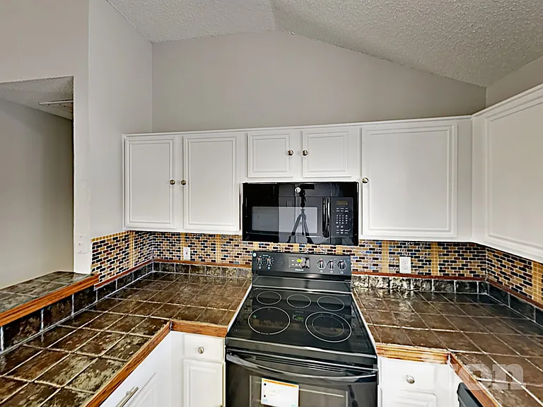 10525 Flamewood Dr — Photo 5