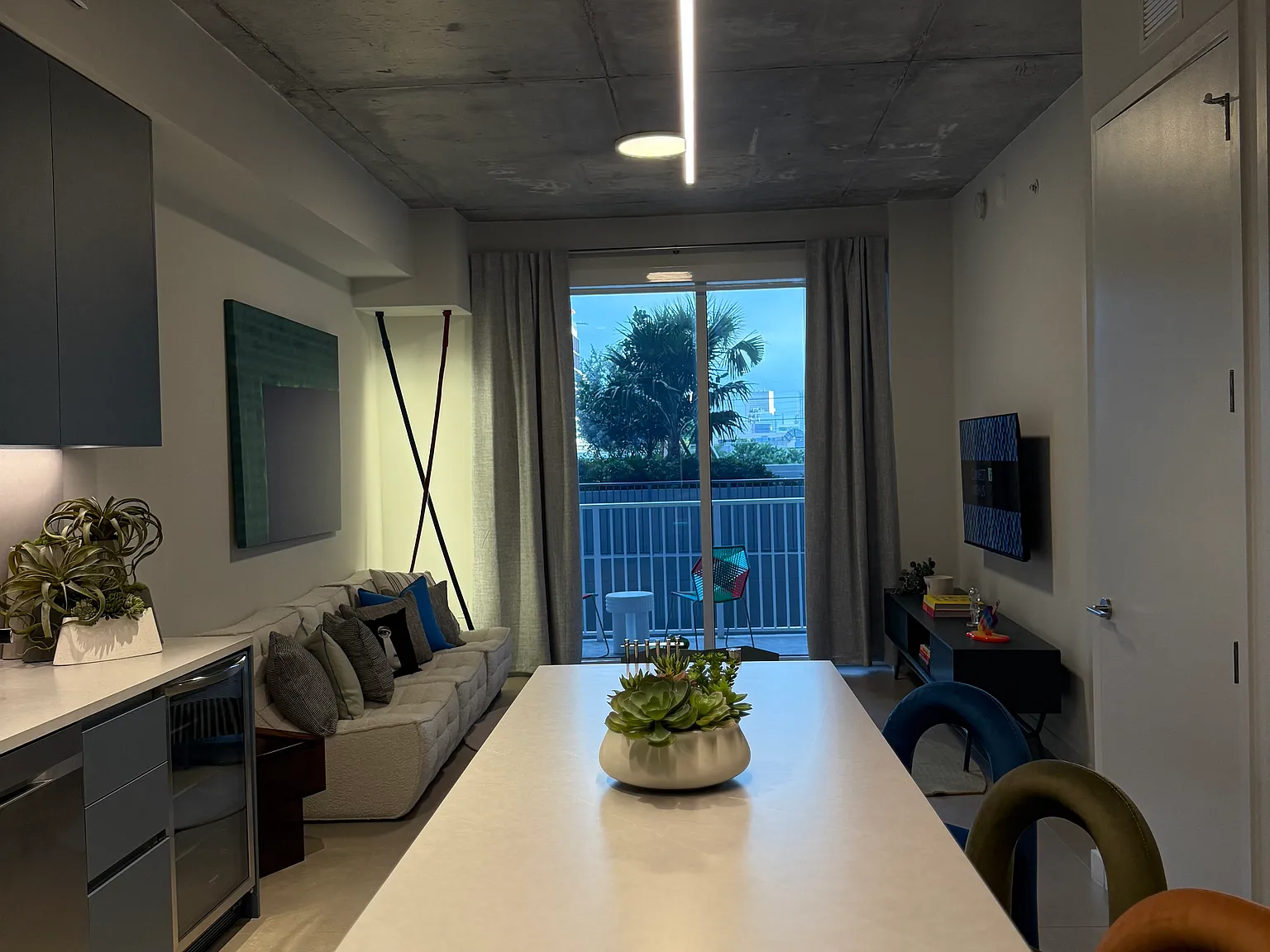 1 bed, 690 sqft, $2,400 — Photo 2