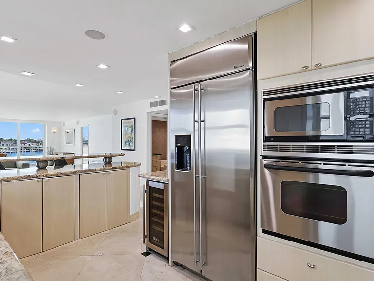 511 Bayshore Dr #401 — Photo 23