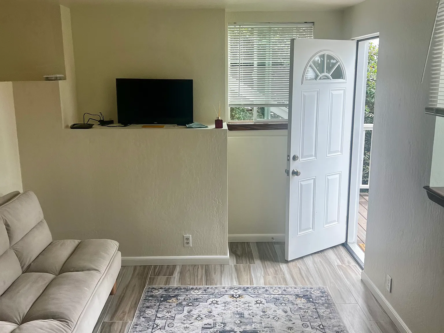 Studio, 350 sqft, $2,550 — Photo 4