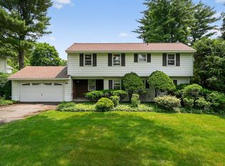35 Old Farms Rd, Poughkeepsie, NY 12603