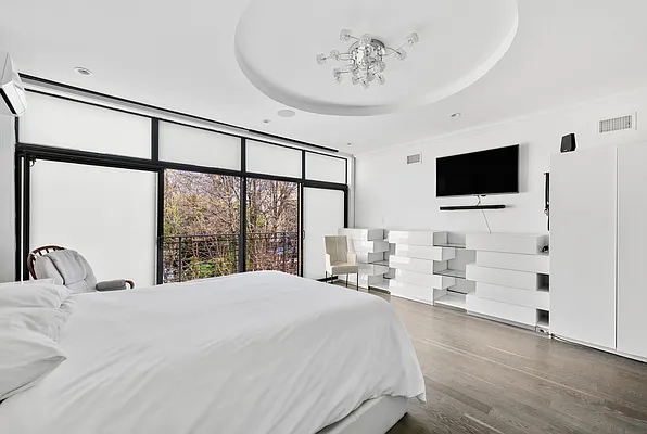 Rented by Keller Williams NYC | media 33