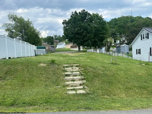 8117 Southern Ave, Stonewood, WV 26301