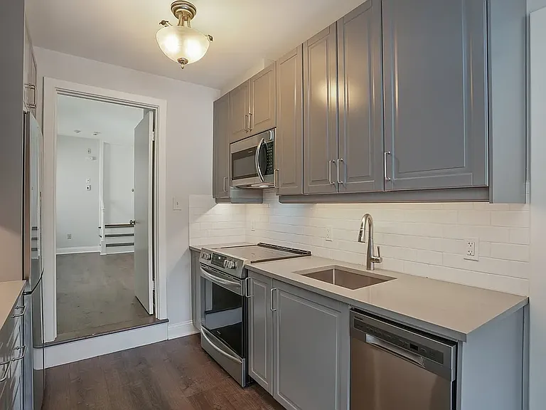 129 N Water St #B — Photo 11