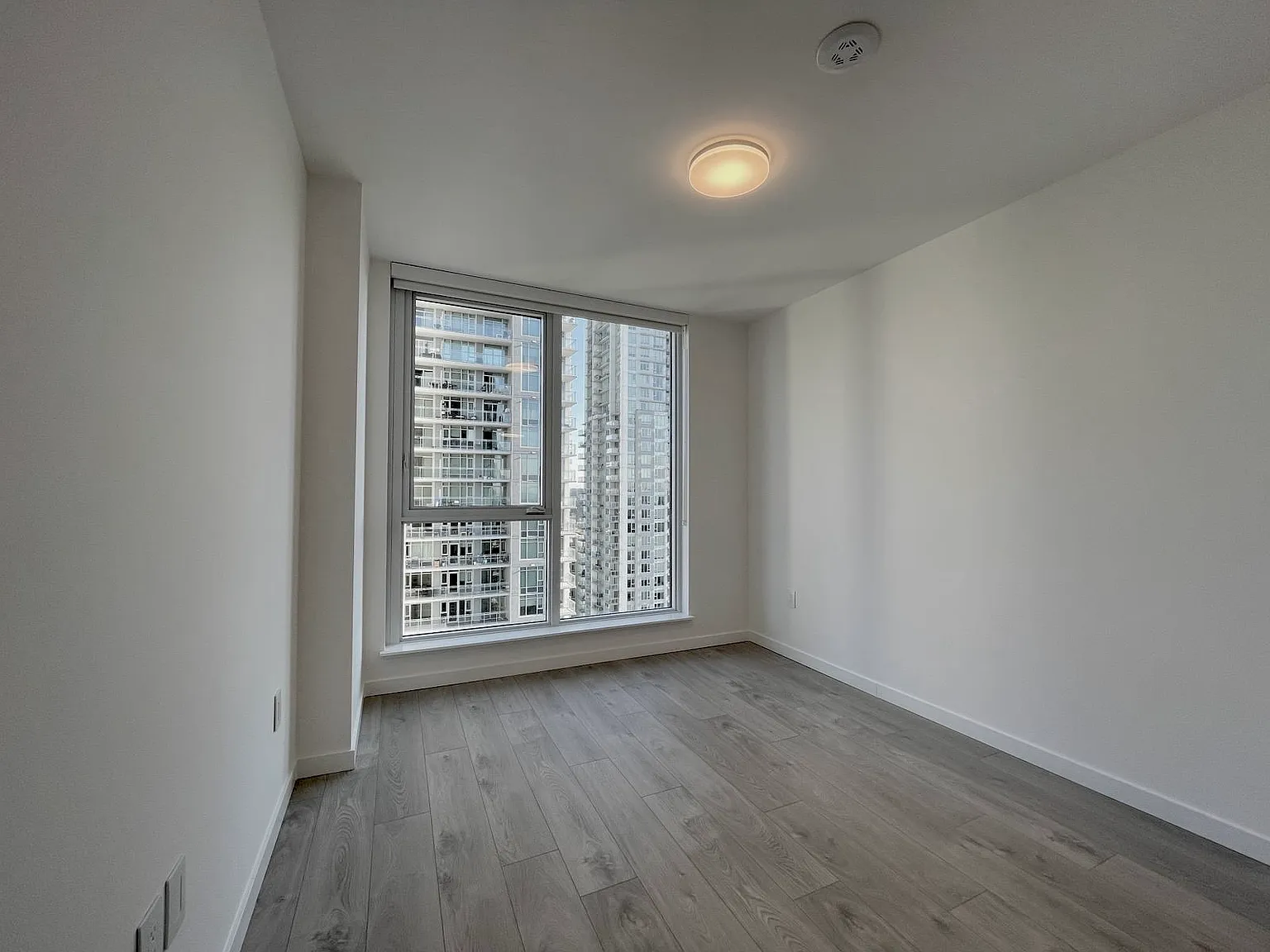 2 bed, 740 sqft, $2,350 — Photo 3