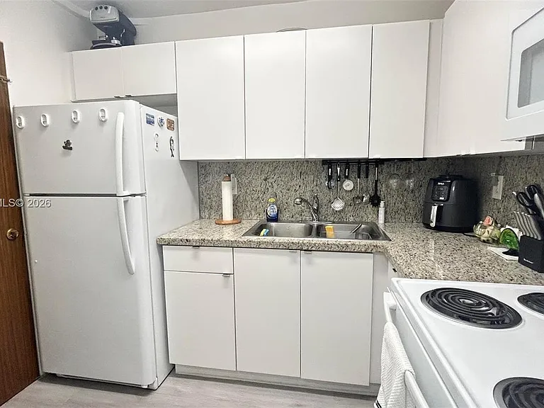 2899 Collins Ave #450 — Photo 2