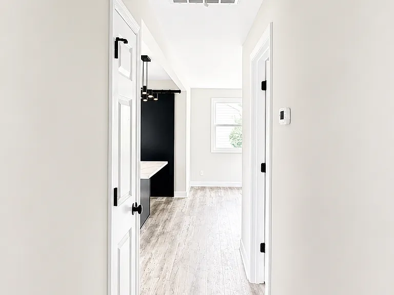 2707 Cushing Dr — Photo 8