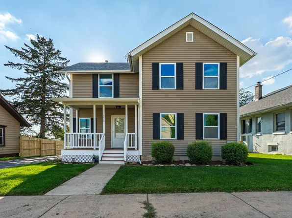 133 S View St, Hinckley, IL 60520
