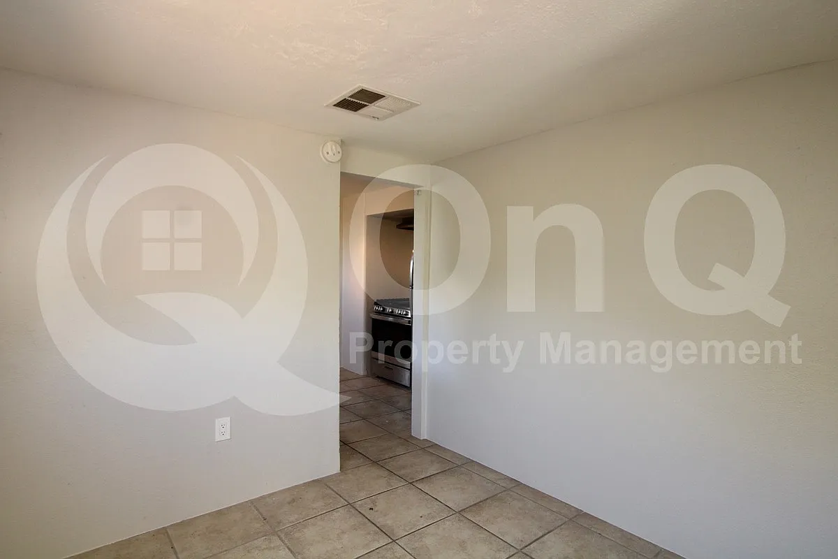 1 bed, 1.0 bath, 450 sqft, $900 — Photo 4