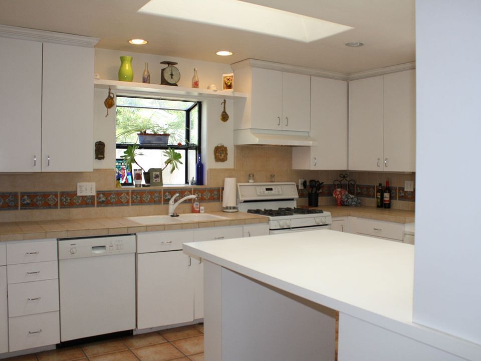 1st image of 5260 Goldenridge Ct