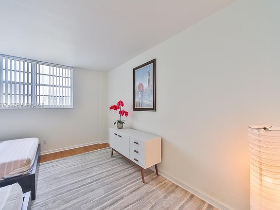 5th image of 19370 Collins Ave APT 622
