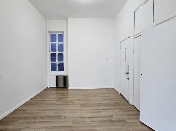 54-12 Flushing Avenue image 5 of 6