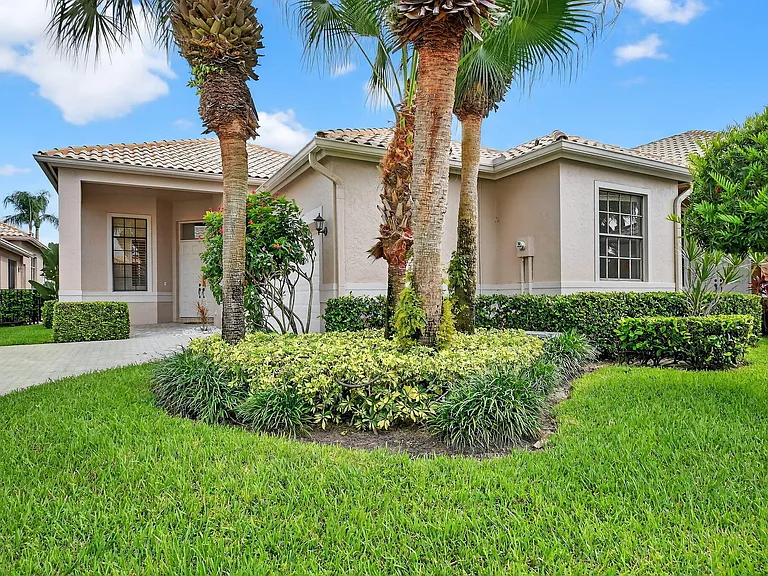4553 Barclay Fair Way — Photo 3