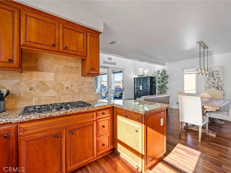 426 1/2 Narcissus Ave #1/2 — Photo 3