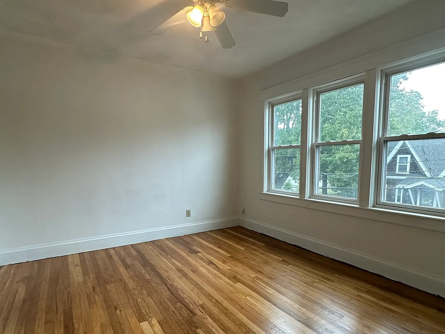 2 bed, 1.0 bath, 1000 sqft, $2,400 — Photo 3