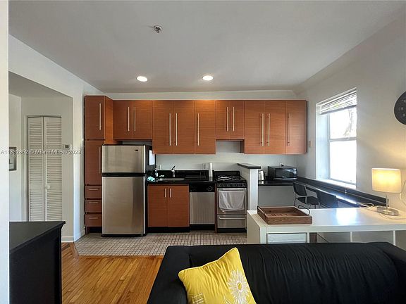 2nd image of 1521 Lenox Ave APT 207