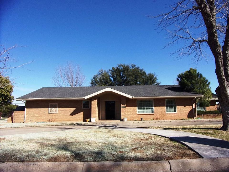 1st image of 2625 Twin Oaks